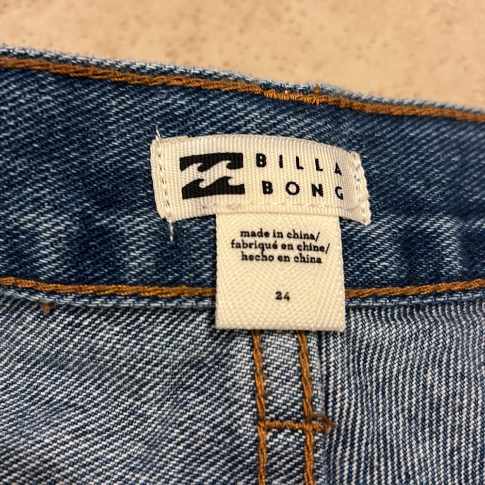 Brand๐๐๐ฅ๐ BILLABONG denim shorts - Picture 3 of 11